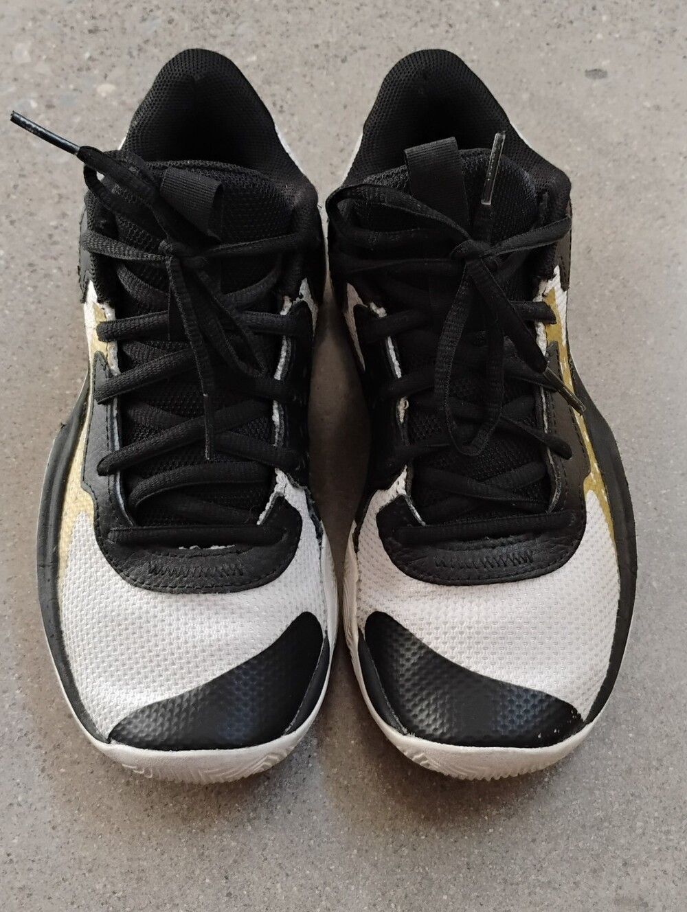 Under Armour Jet 23 Black Kids' Athletic Shoe (4Y)Der